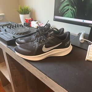 Nike quest running shoes size 10